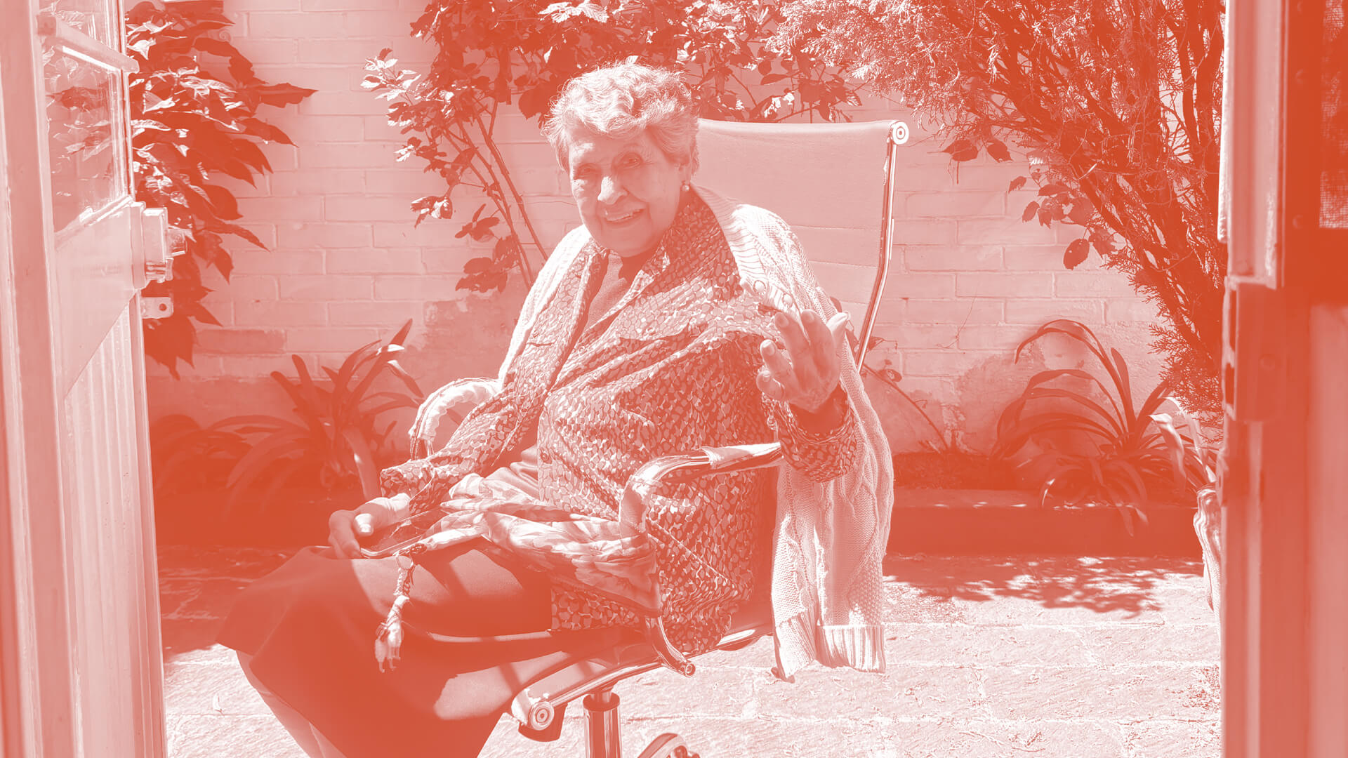 Gracias a Lupita por permitirnos habitar la vejez con ella y su diálogo.